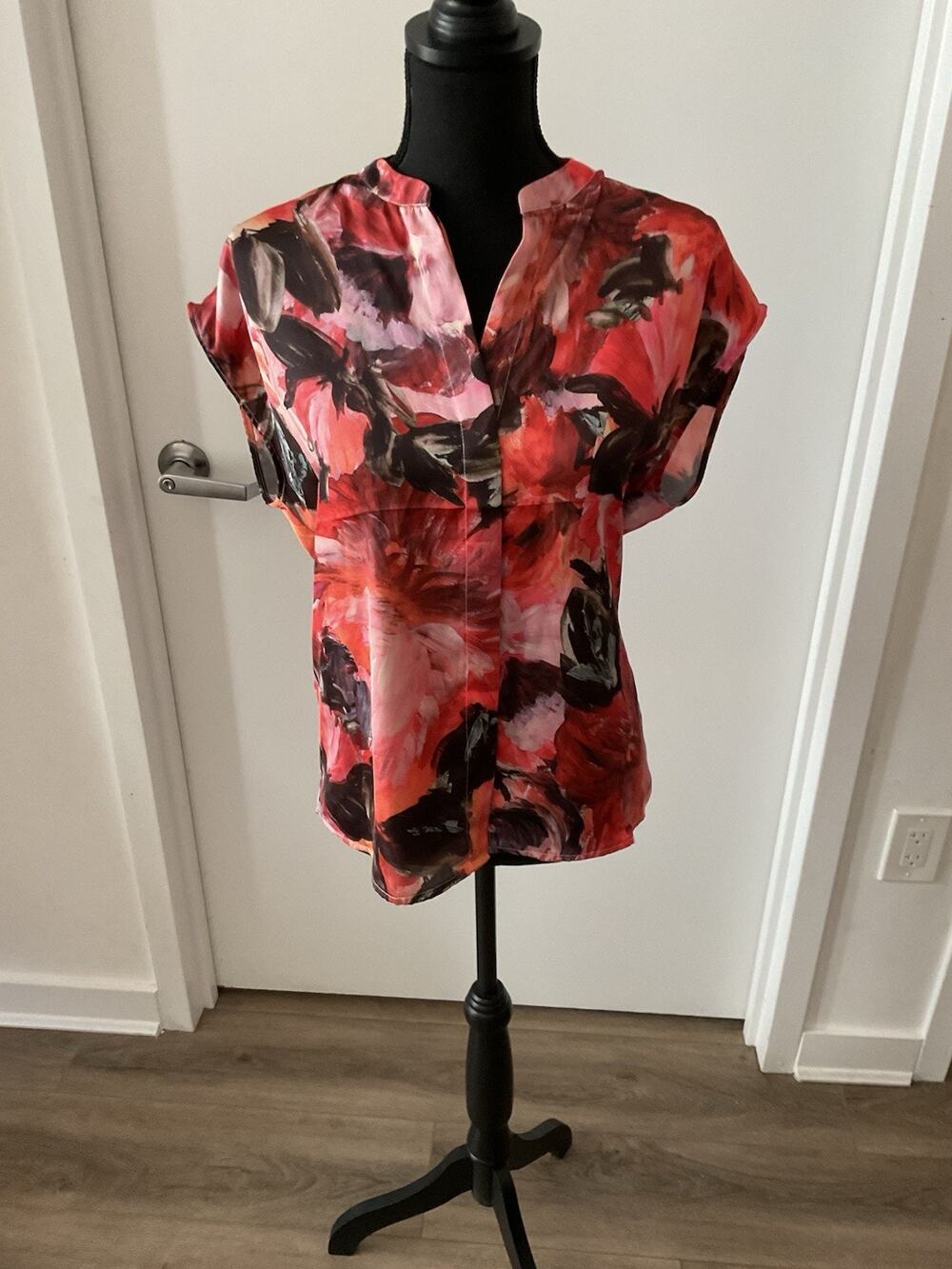 Elie Tahari Floral Pleated Woven V-Neck Cap Sleeve Pullover Blouse Size M